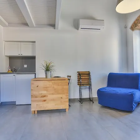 Annika Deluxe * سيمي